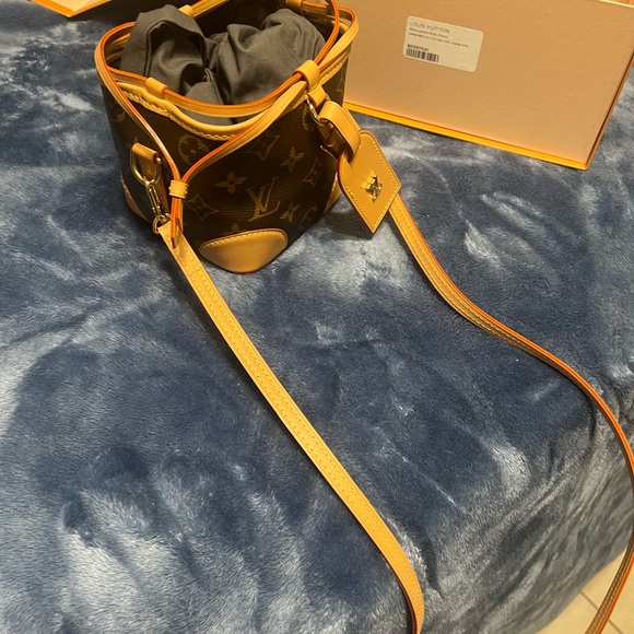 LOUIS VUITTON Monogram Noé Purse. - Picture 5 of 6